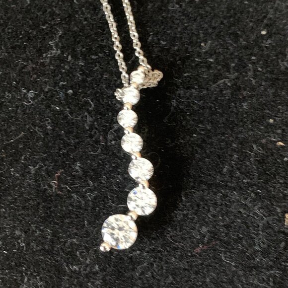 Diamond Nexus Sensations Pendant-NEW!! - Picture 1 of 3
